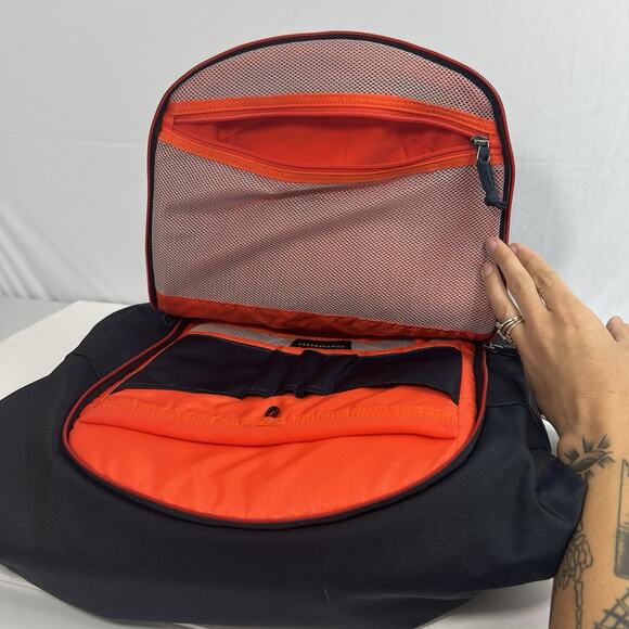 NWT THULE SUBTERRA NAVY BLUE BACKPACK 34L - Picture 9 of 11